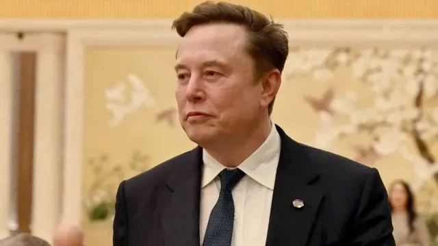 Musk Takes Aim at Mackenzie Scott’s Mega Donations