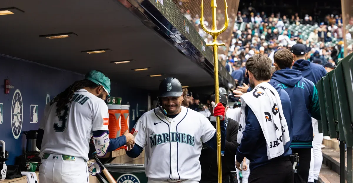 Mariners Reassert AL West Grip with 6-2 Win Over Astros