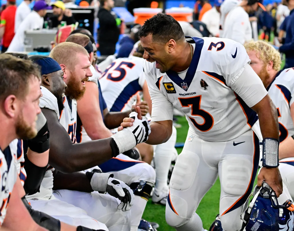 Broncos Close in on Mahomes in AFC West with Dominant Victory over Chargers