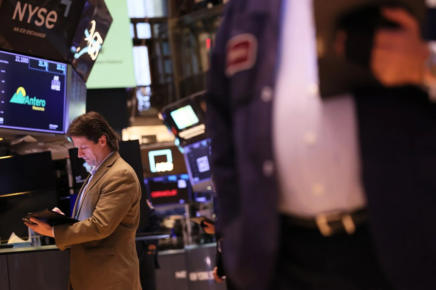 Navigating the Looming Recession: Expert Insights and Predictions.