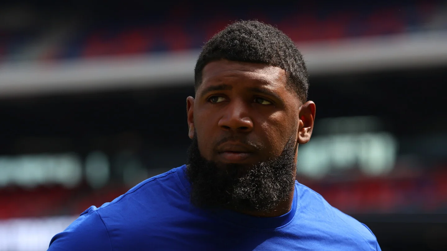 Bills stand with Ed Oliver as he mourns the loss of his young son