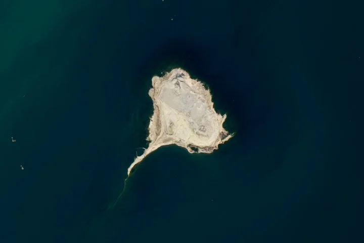 Tadpole-Shaped Islands Spotlight Azerbaijan’s Mud-Volcano Belt