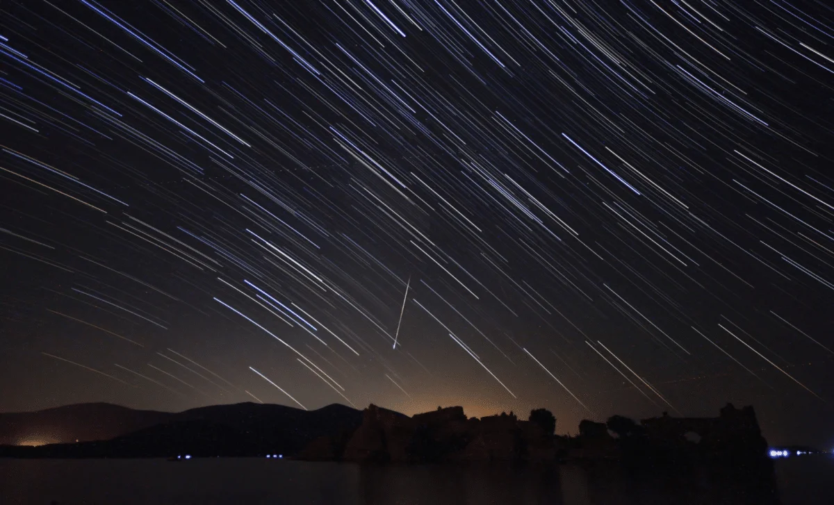 Eta Aquarids Peak Illuminates Dawn Skies, Echoing Halley’s Comet Legacy