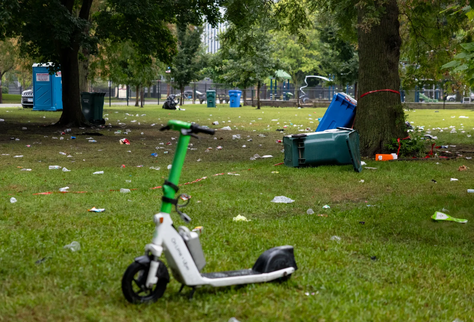 Washington Park night shooting leaves 1 dead and 13 injured