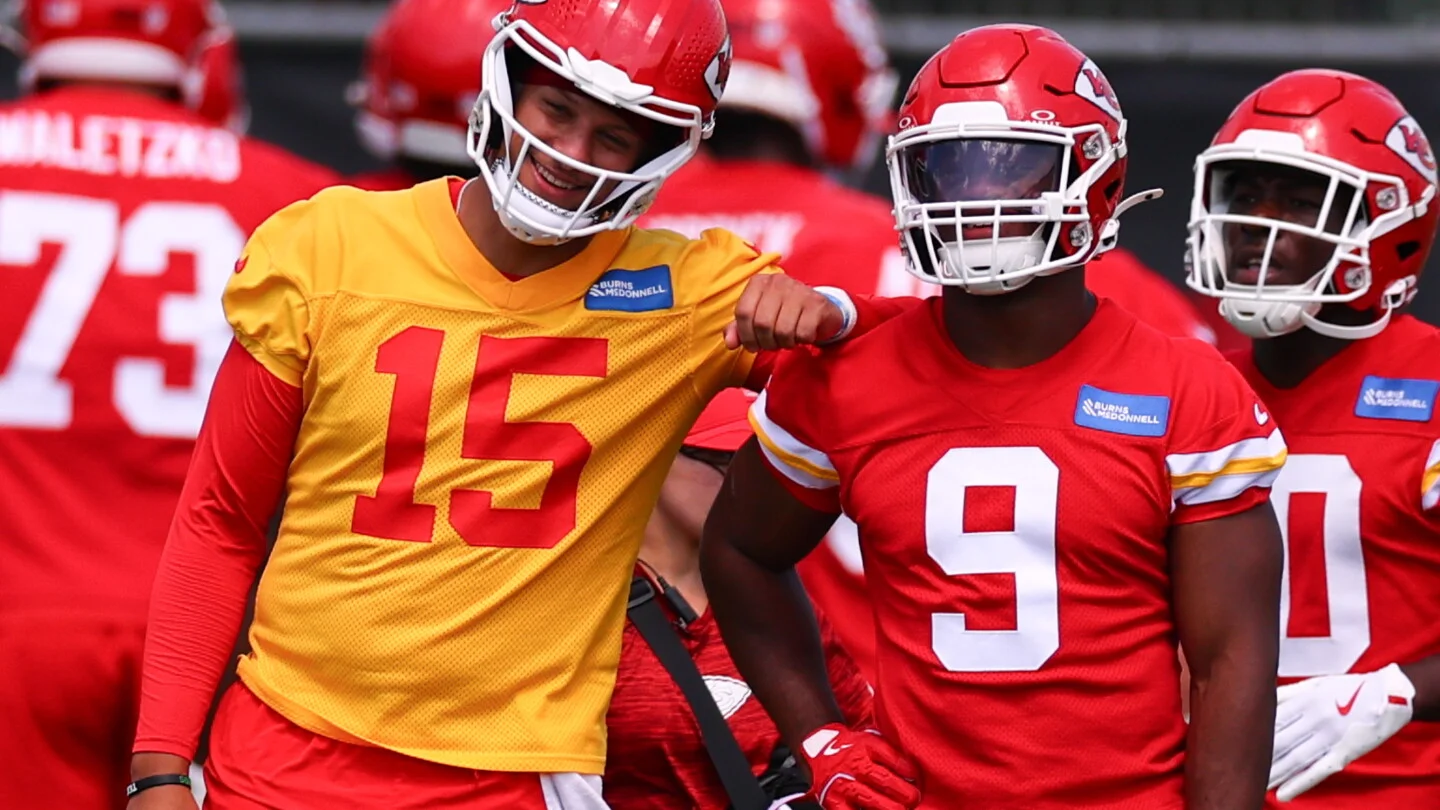 Walker III Skips Seahawks Ring Night as He Joins Chiefs Pursuit
