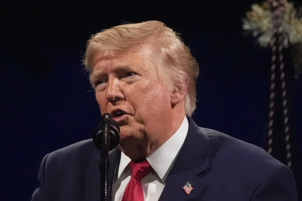 Trump posts doctored Obama photo with graffiti on Air Force One