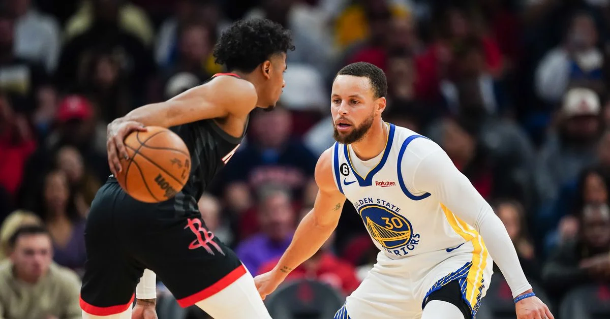 Warriors end road skid with win over Rockets, Curry and Thompson graded.