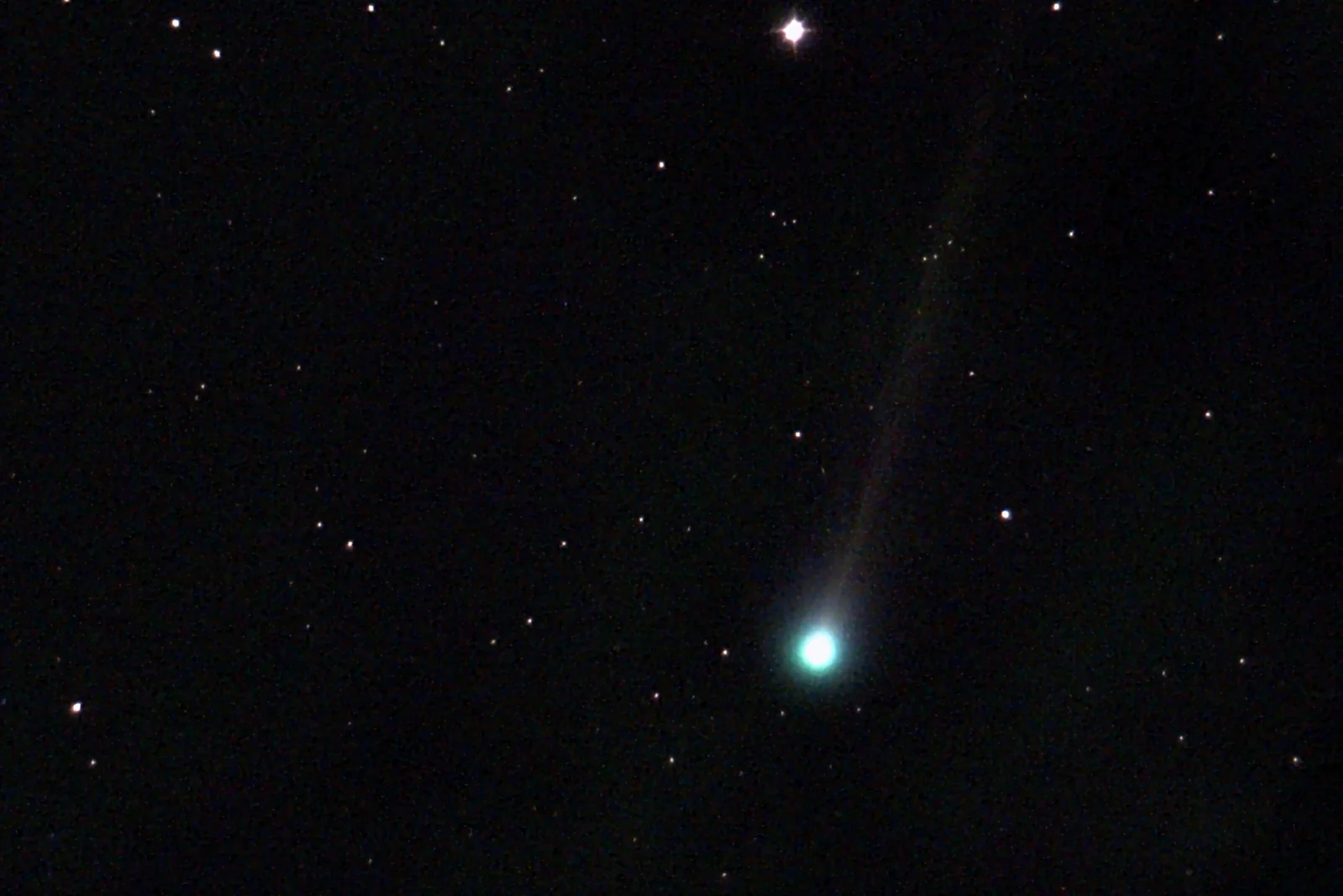 Dawn-gleaming Comet C/2025 R3 graces eastern skies this week