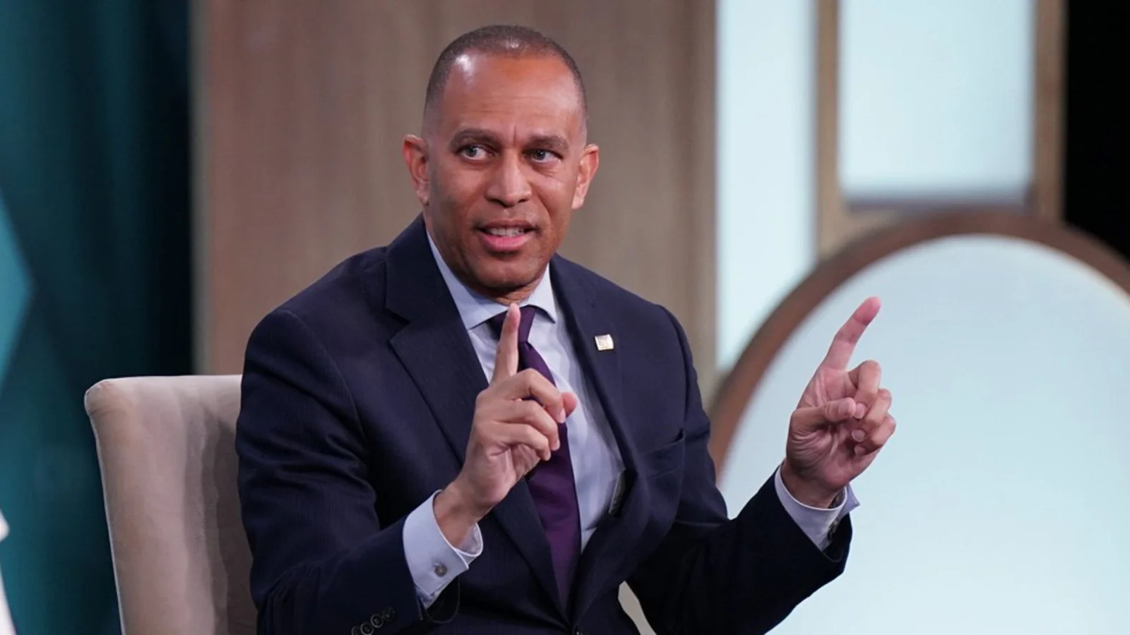 Jeffries-Kushner Talks Signal Possible Democratic Shift Ahead of Midterms