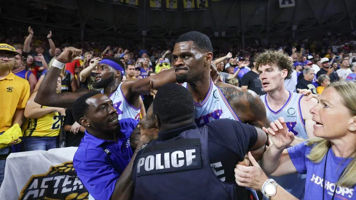 Elam Ending Sparks Chaos as KU-Wichita State Alumni Fight After TBT Victory