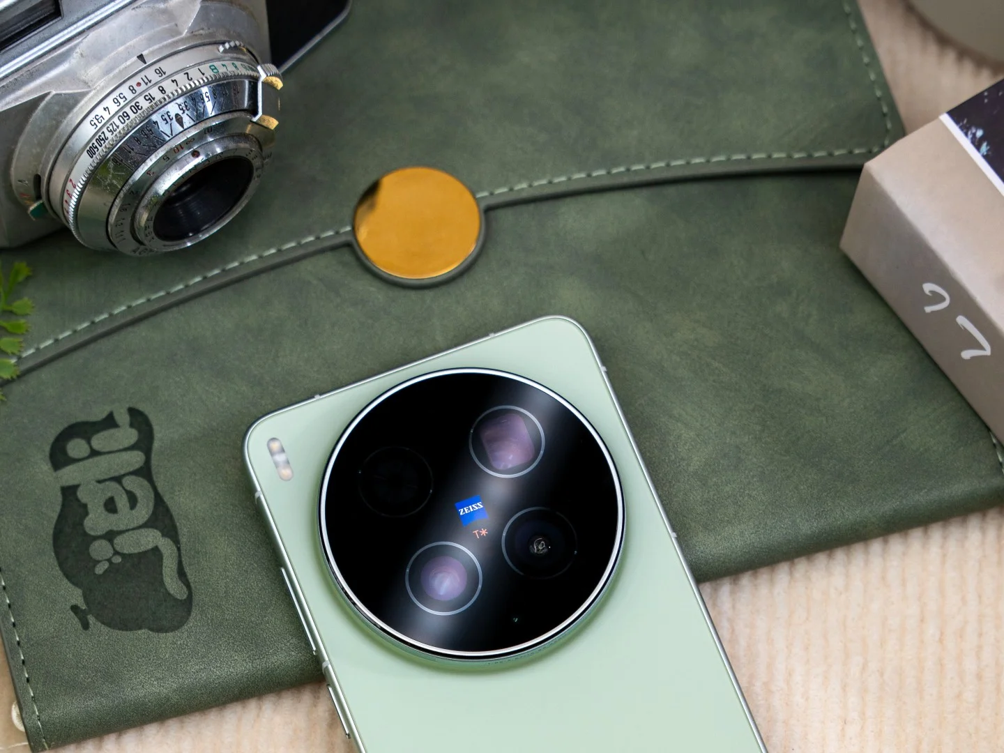 Vivo X500 Ultra: Leaker outlines two Zeiss camera paths for 35mm and 85mm variants
