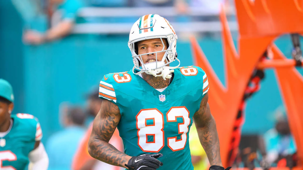 Panthers add veteran TE Darren Waller on 1-year deal