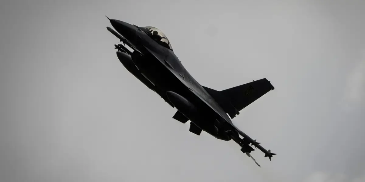 Ukrainian Pilots Train in the UK to Embrace Western Tactics Ahead of F-16 Flight