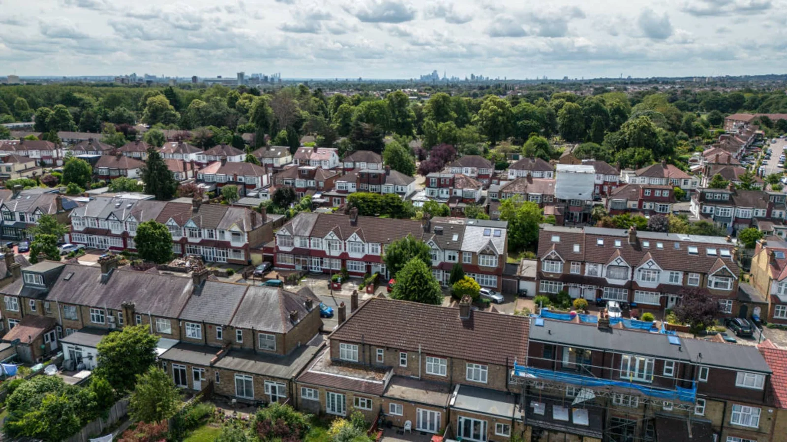 UK Mortgage Rates Reach 15-Year High, Sparking Financial Concerns