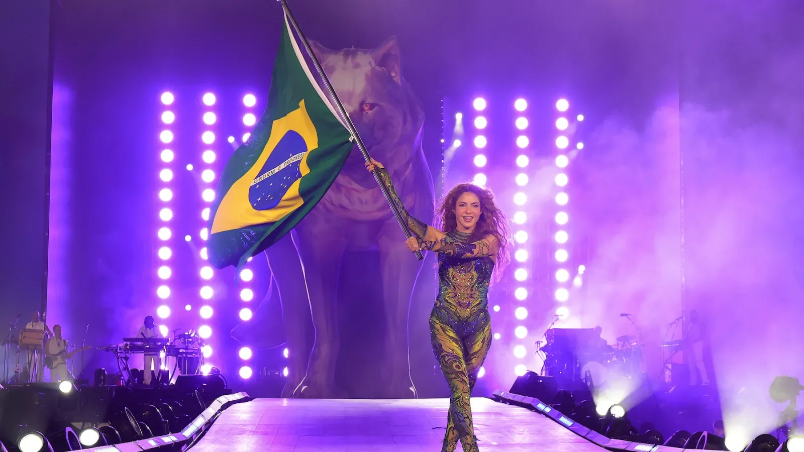 Shakira Delivers Free Copacabana Show That Attracts 2 Million to Rio Beach