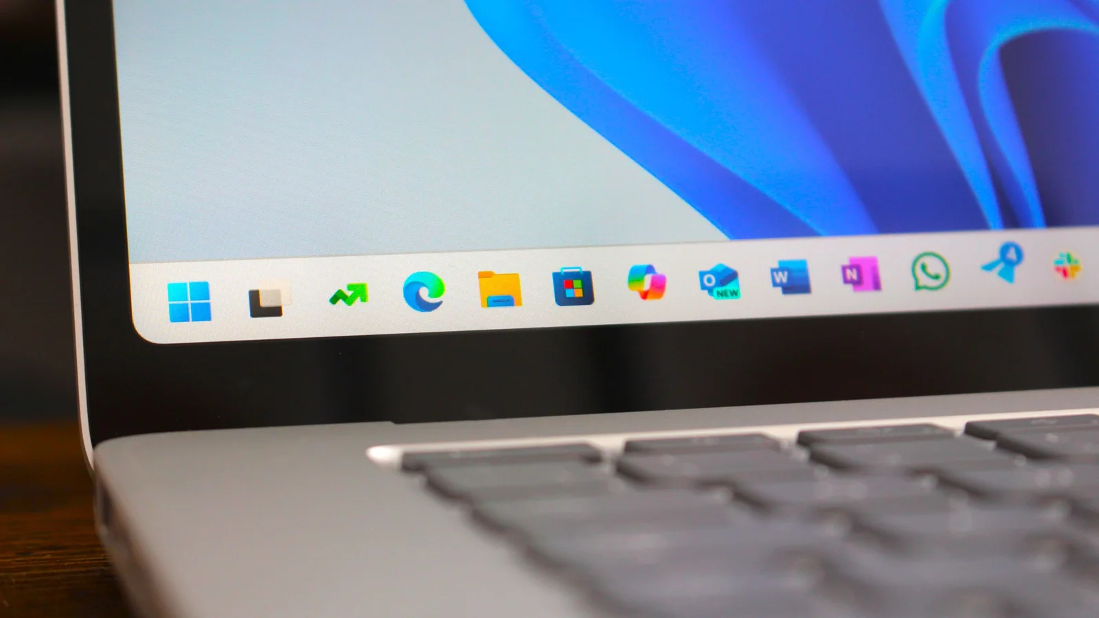 Windows 11 Insider build tests movable, side-placing Taskbar and space-saving tweaks