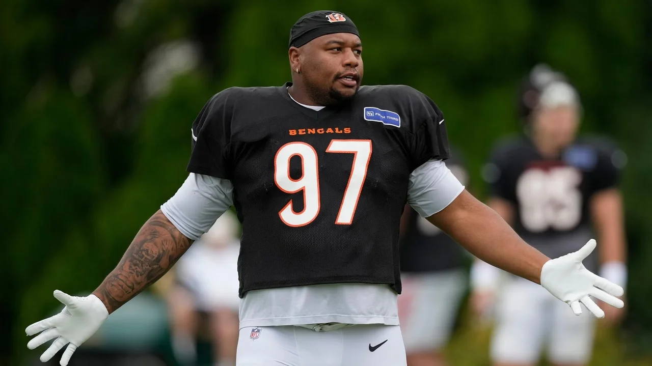Dexter Lawrence Sparks Bengals’ Defensive Showcase in Bears Joint Practice