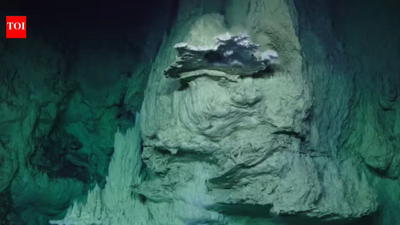 Deep Atlantic Drilling Reveals Hidden Hot Water Source Fueling Sunless Ocean Life