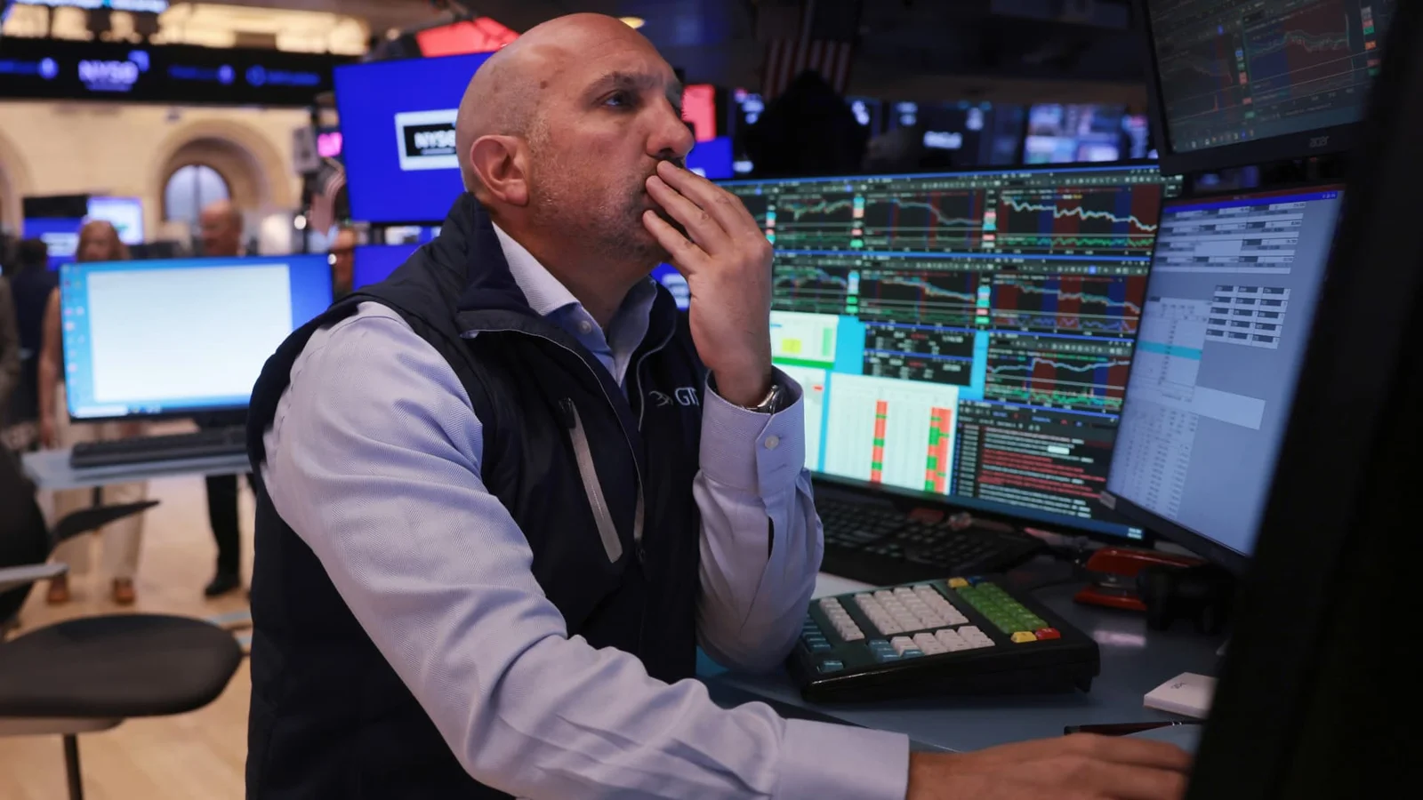 Treasury Yields Hold Steady as 10-Year Nears 5% Ahead of Fed Decision