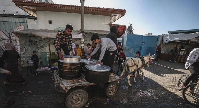 Gazans Desperate for Food Intercept Aid Trucks Amid Growing Hunger