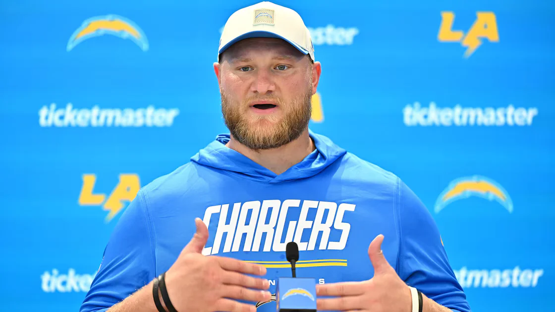 Chargers Center Biadasz Sidelined by ACL Knee Injury in Camp