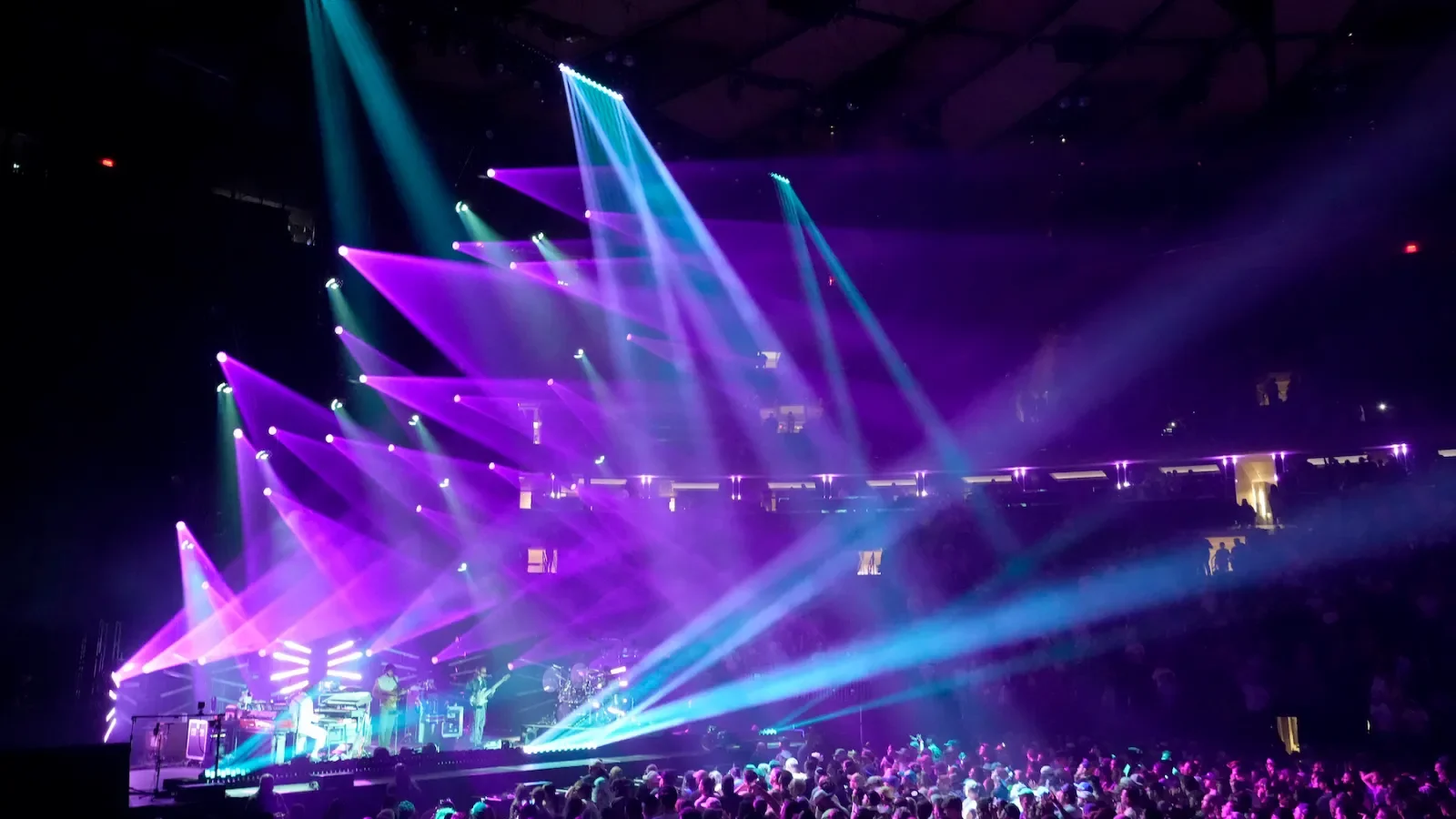 Fan Dies After Falling From Elevated Area During Goose Show at MSG