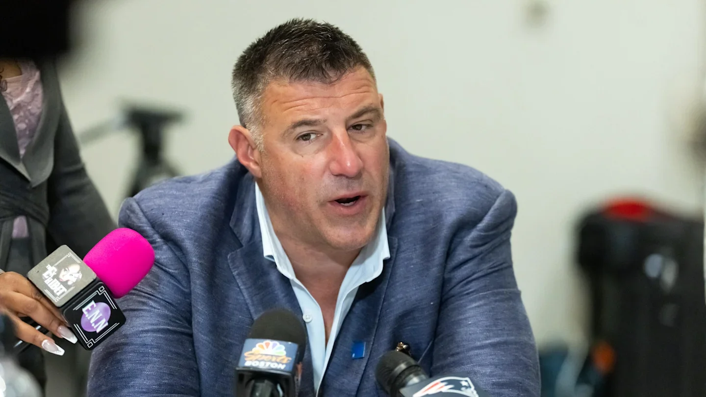 Poolside whispers tie Vrabel and Russini to NFL meetings