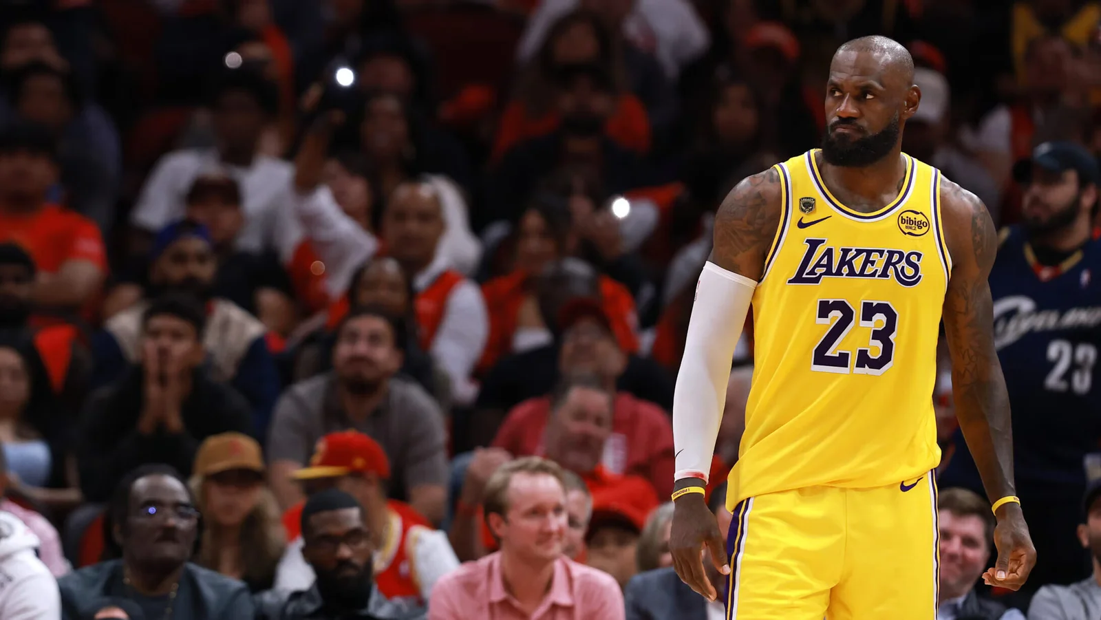 LeBron leads Lakers past Rockets, sets West semifinal vs Thunder
