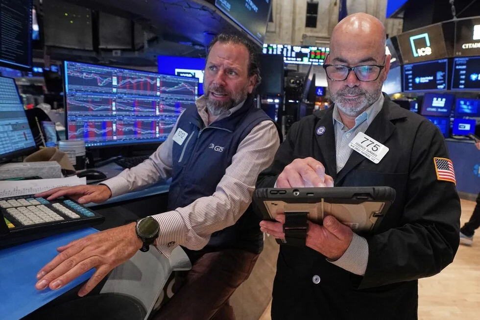 US stocks pull back further from record highs as markets retreat
