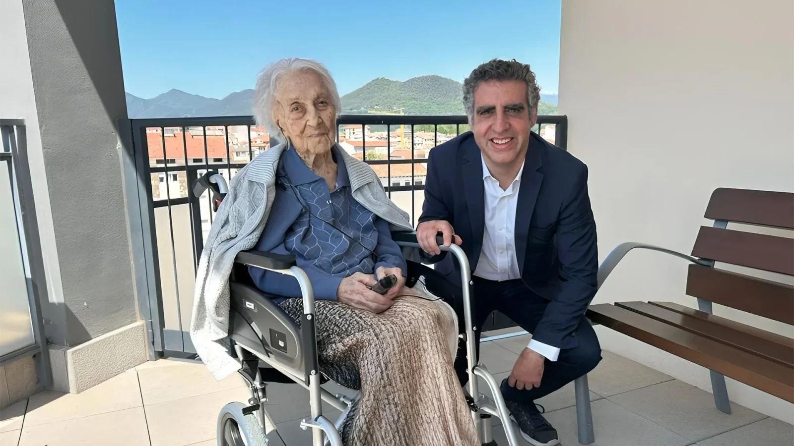 Aging on two fronts: a 117-year-old's body shows signs of aging and protection