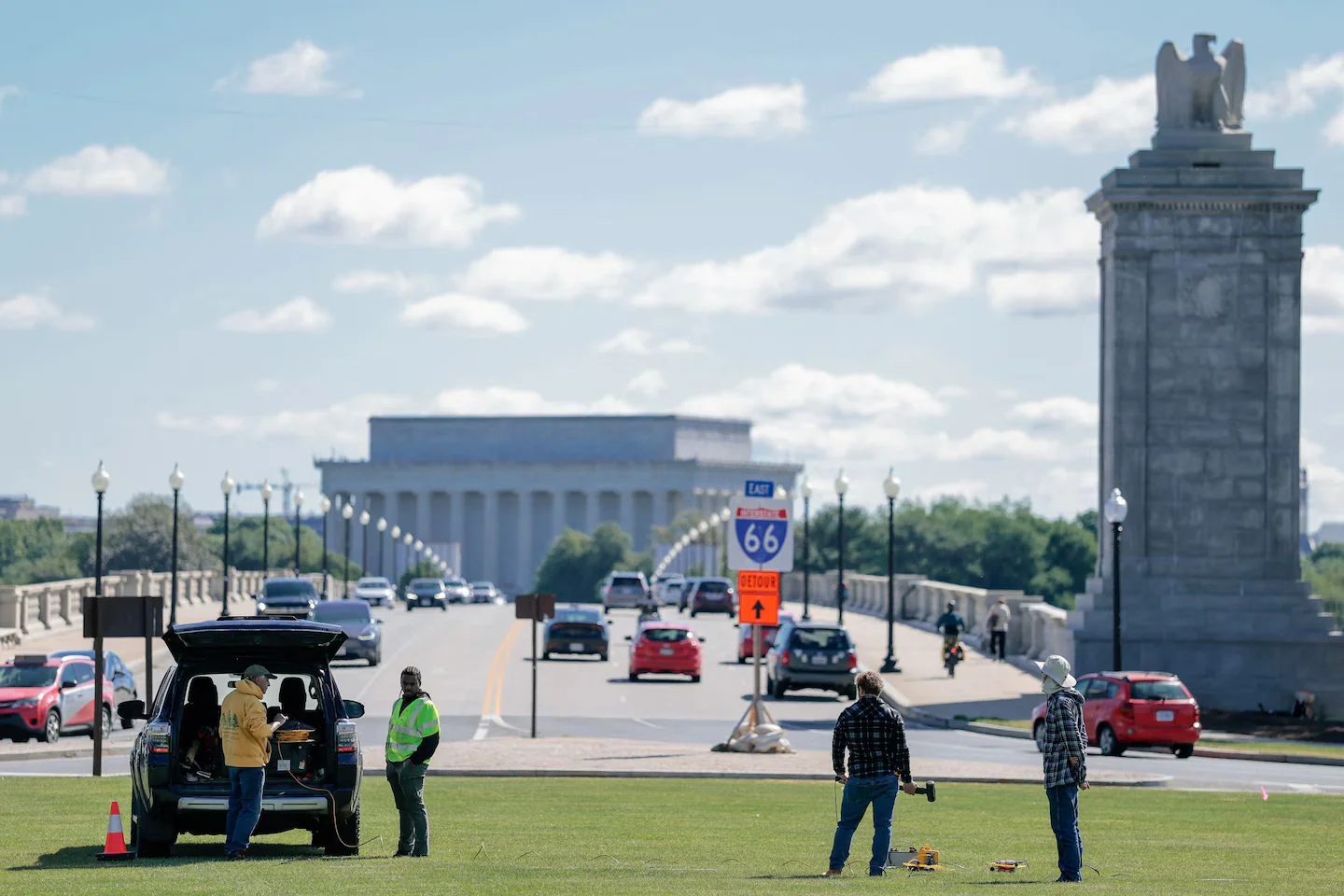 Trump plans 250-foot arch without new congressional approval