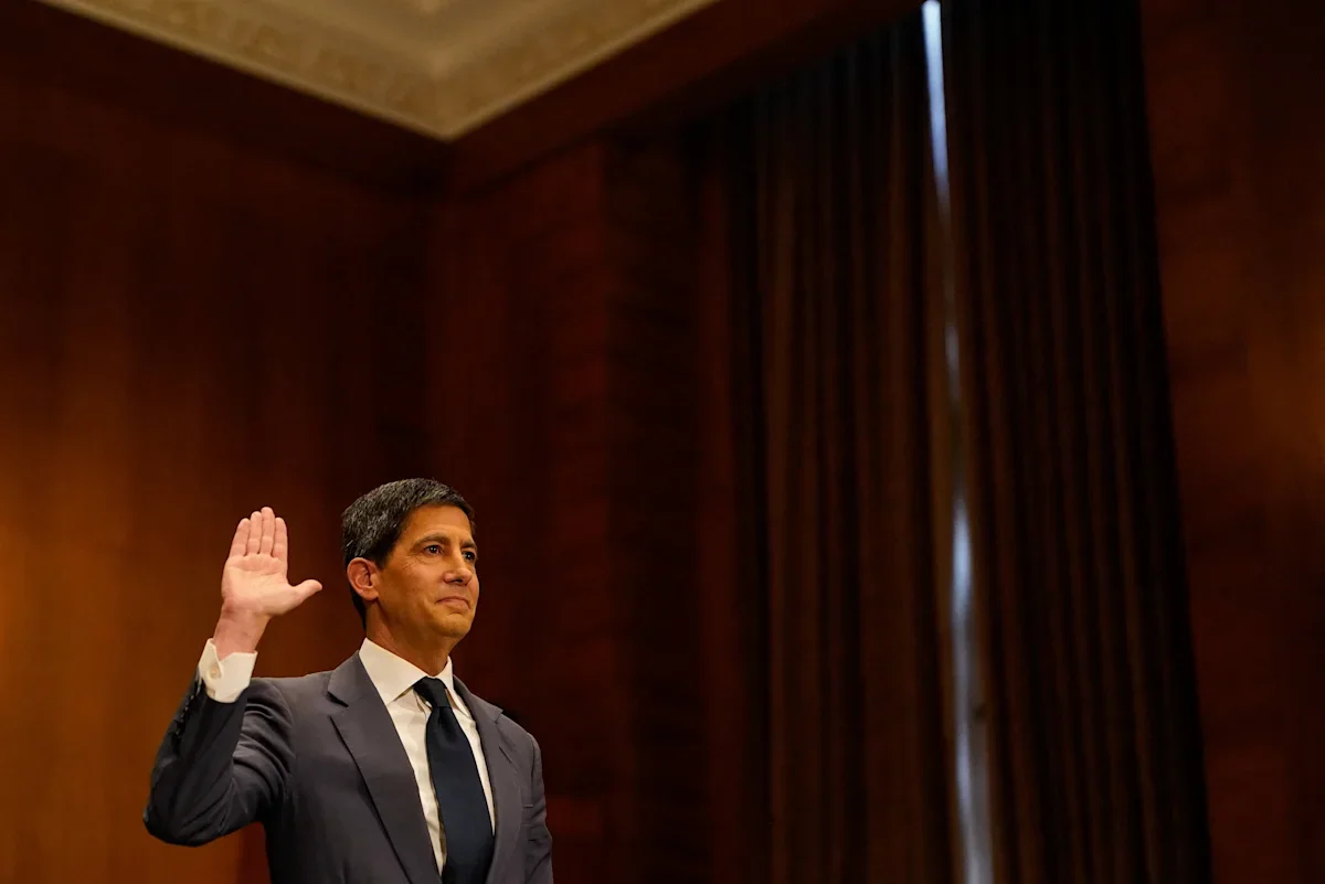 Warsh Takes the Helm as Fed Faces Inflation Crosswinds