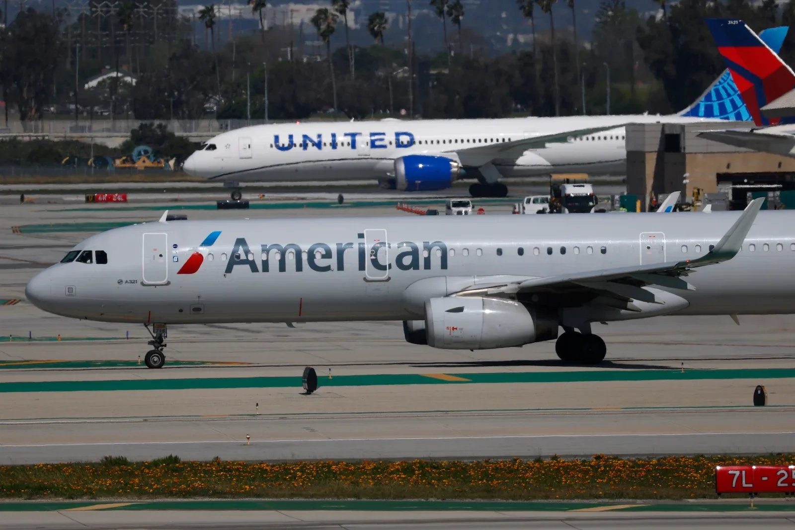 Fuel costs keep airline consolidation alive even as American–United talks fade