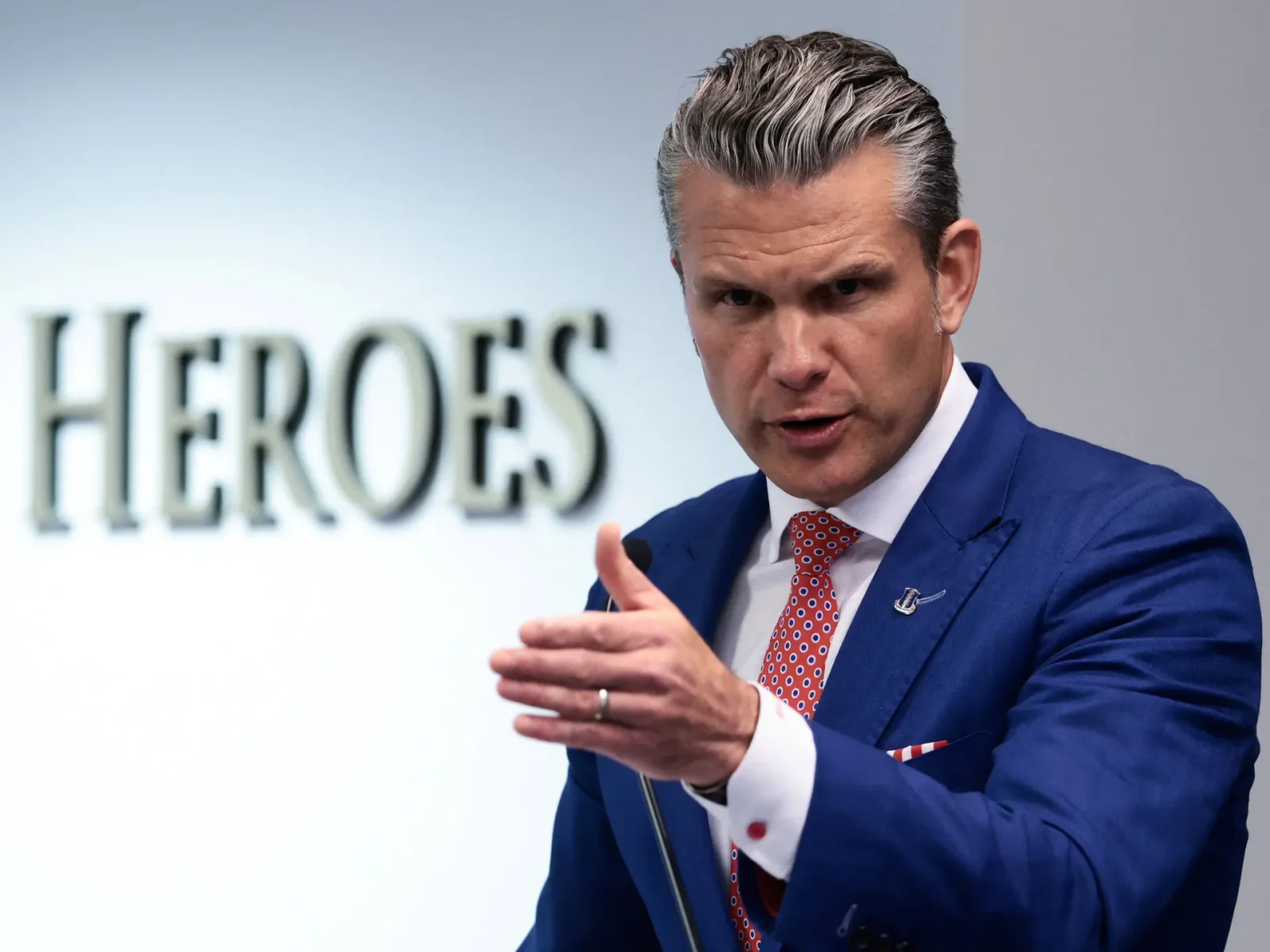 Tillis Calls for Hegseth Replacement as Pentagon Faces Leadership Void in Iran War
