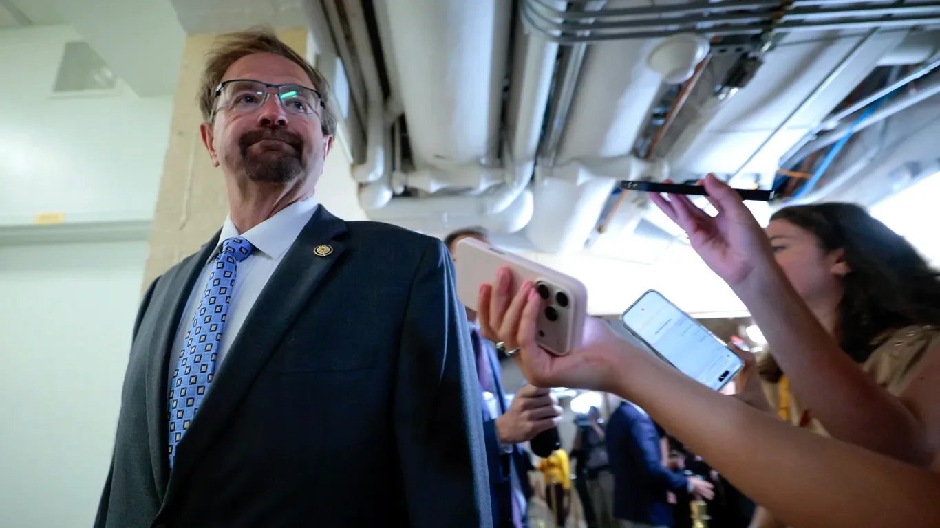 House censures Rep. Edwards for staff misconduct, a rare bipartisan rebuke