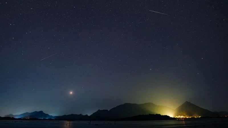 Eta Aquariid Meteor Shower: Dawn-Watching Tips for Tonight