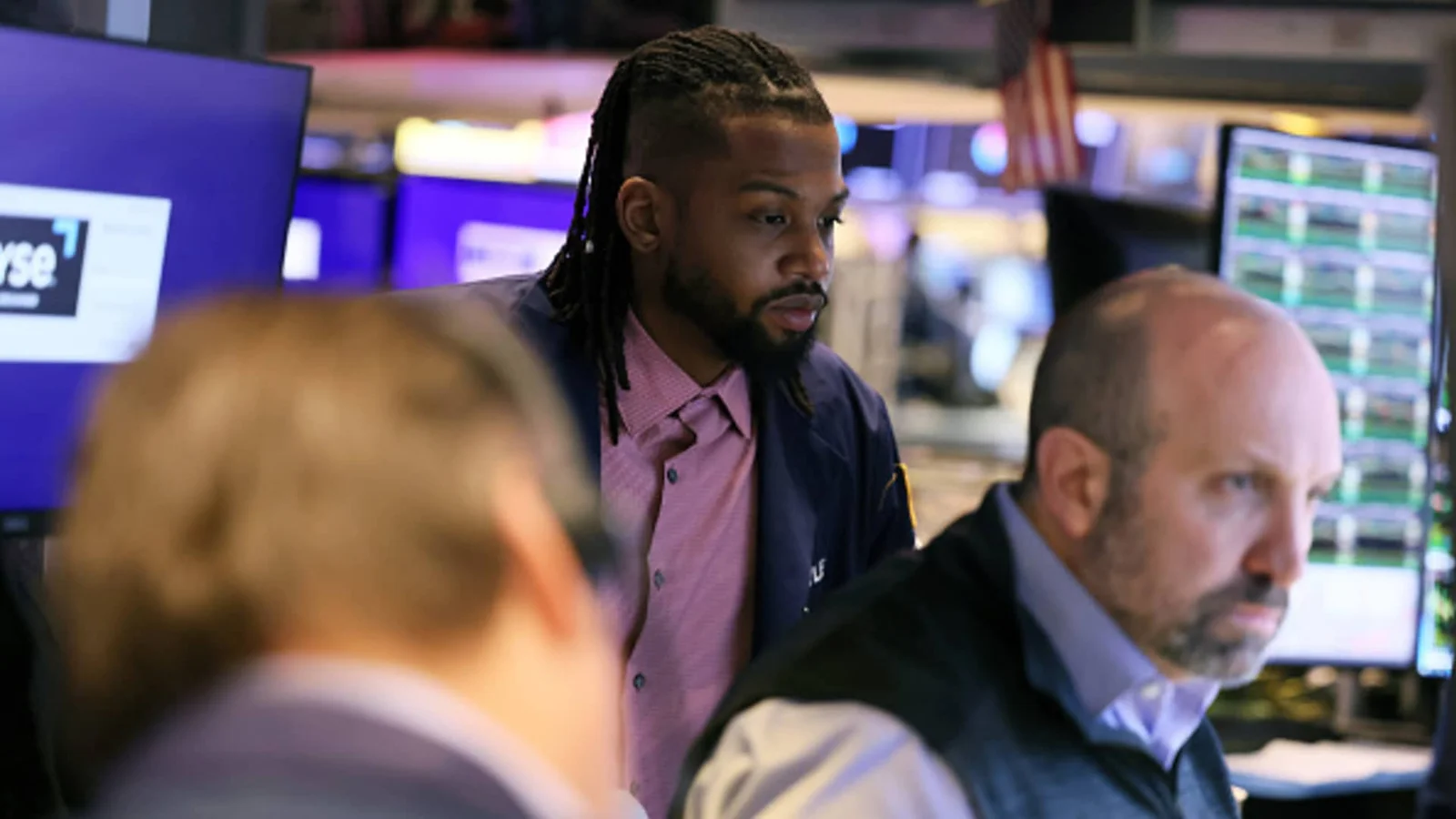 Tech Giants' Earnings Reports Impact Stock Futures and Dow Jones
