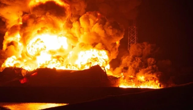 Ukrainian Forces Strike Crimea's Fuel Hubs and Russian Command Posts