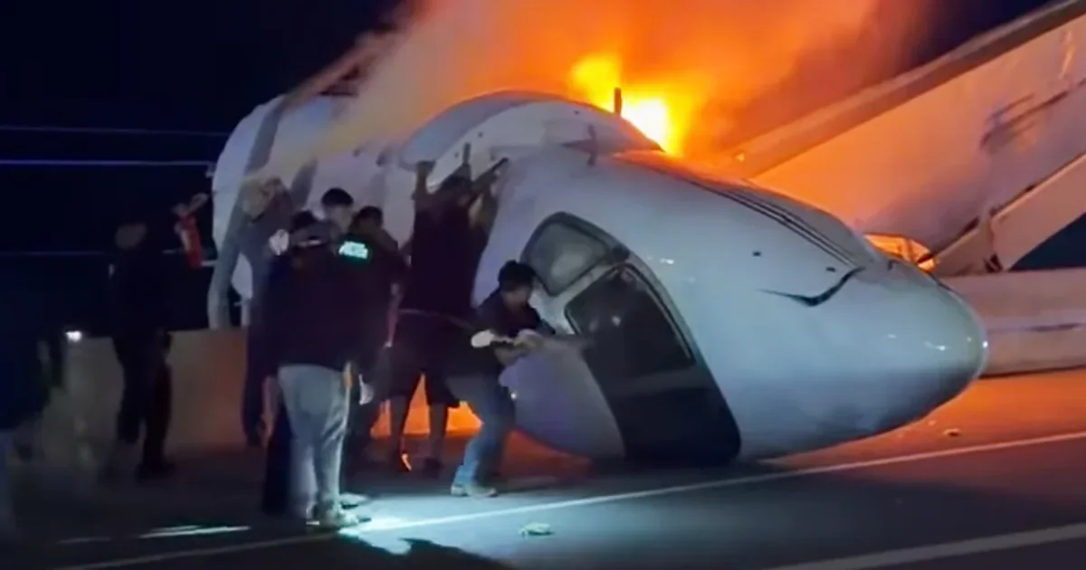 Bystanders rush to free passengers as private jet crashes on Texas highway; 1 dead