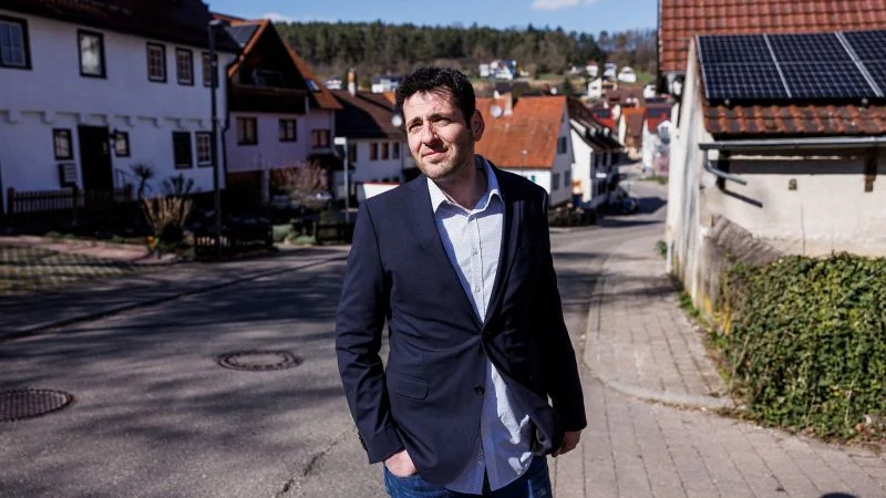 Syrian refugee wins German mayoral race.