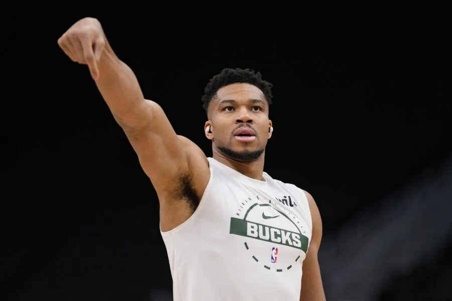 Giannis Sweepstakes Widen as Heat and Celtics Lead Draft-Day Trade Talk
