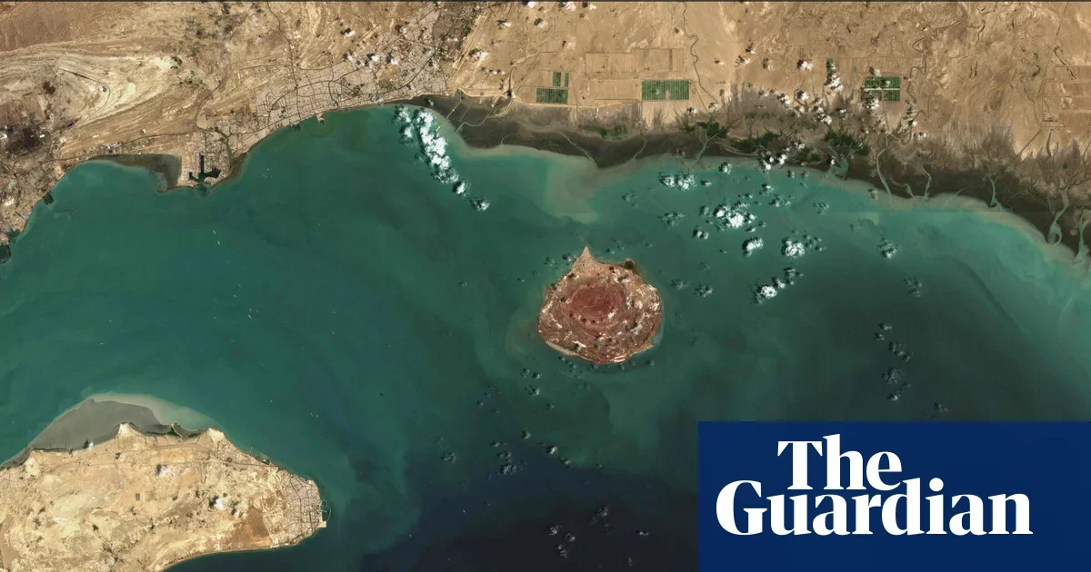 US strikes Iranian launchers on Larak amid Strait of Hormuz tensions