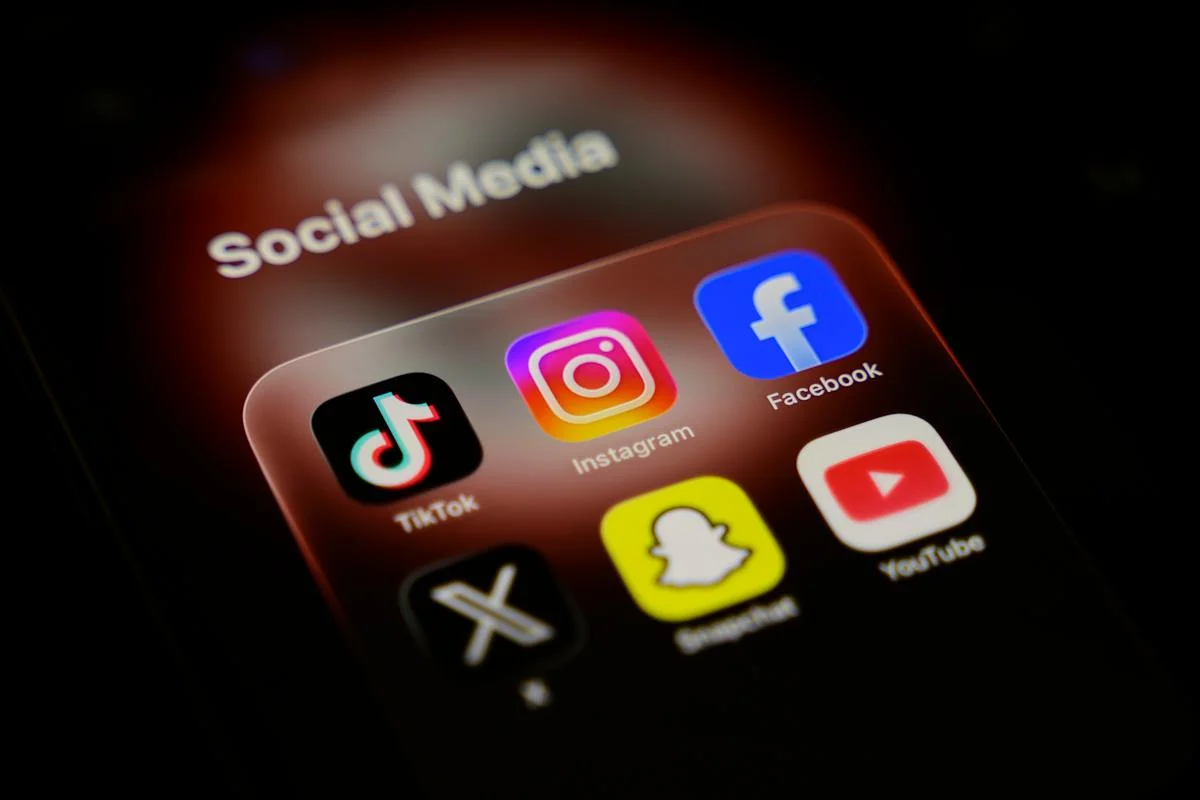 Greece moves to bar under-15s from social media by 2027