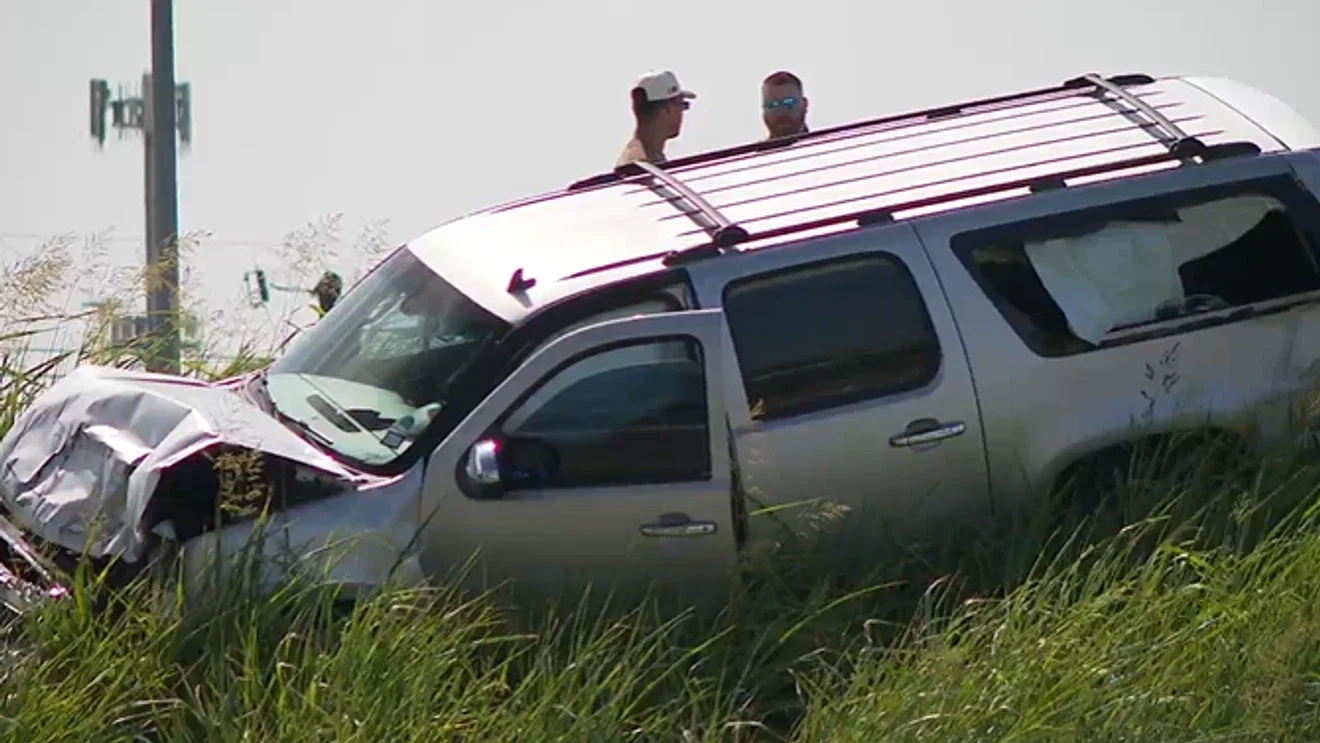 Three-vehicle rollover on US 281 leaves two children critically injured