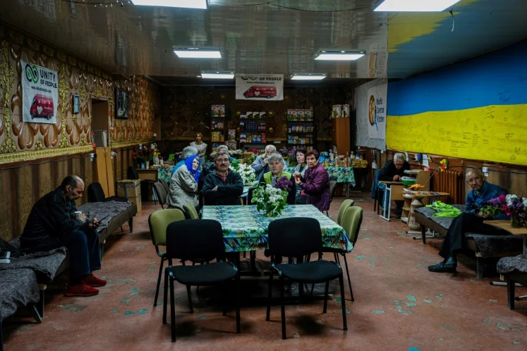 Southern Ukraine frontline town faces intensified bombing.