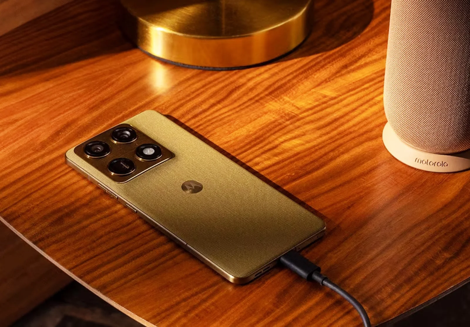 Motorola devices hijack shopping apps to pocket affiliate commissions