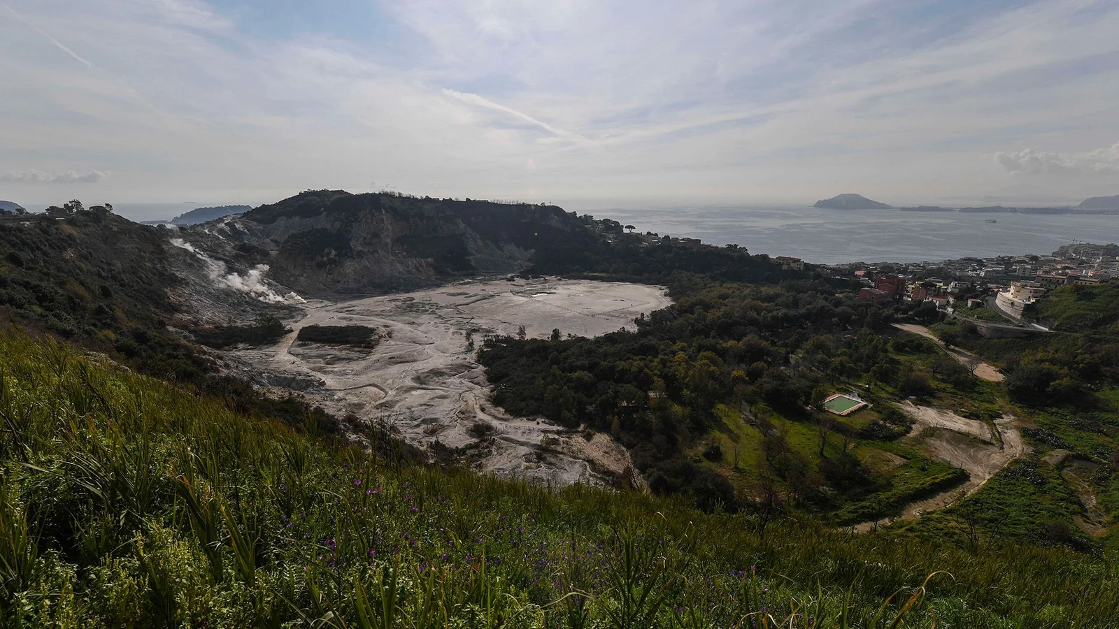 Naples-area Campi Flegrei Near Breakpoint, Eruption Possible Within a Decade