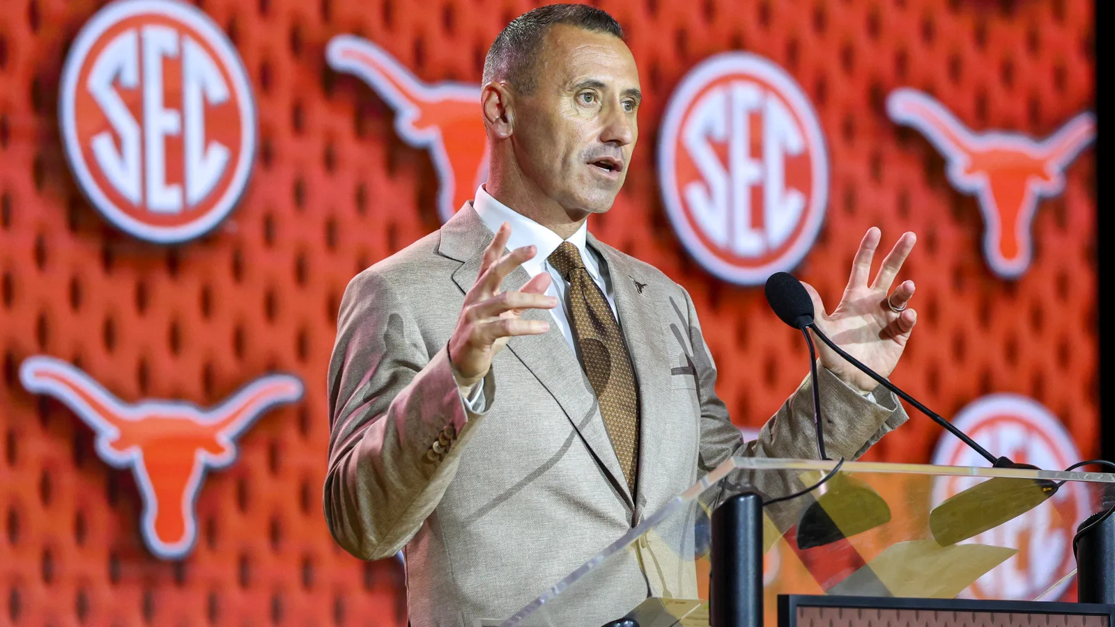 Texas Eyes CFP Glory With Stacked Roster as Lane Kiffin Takes Backseat