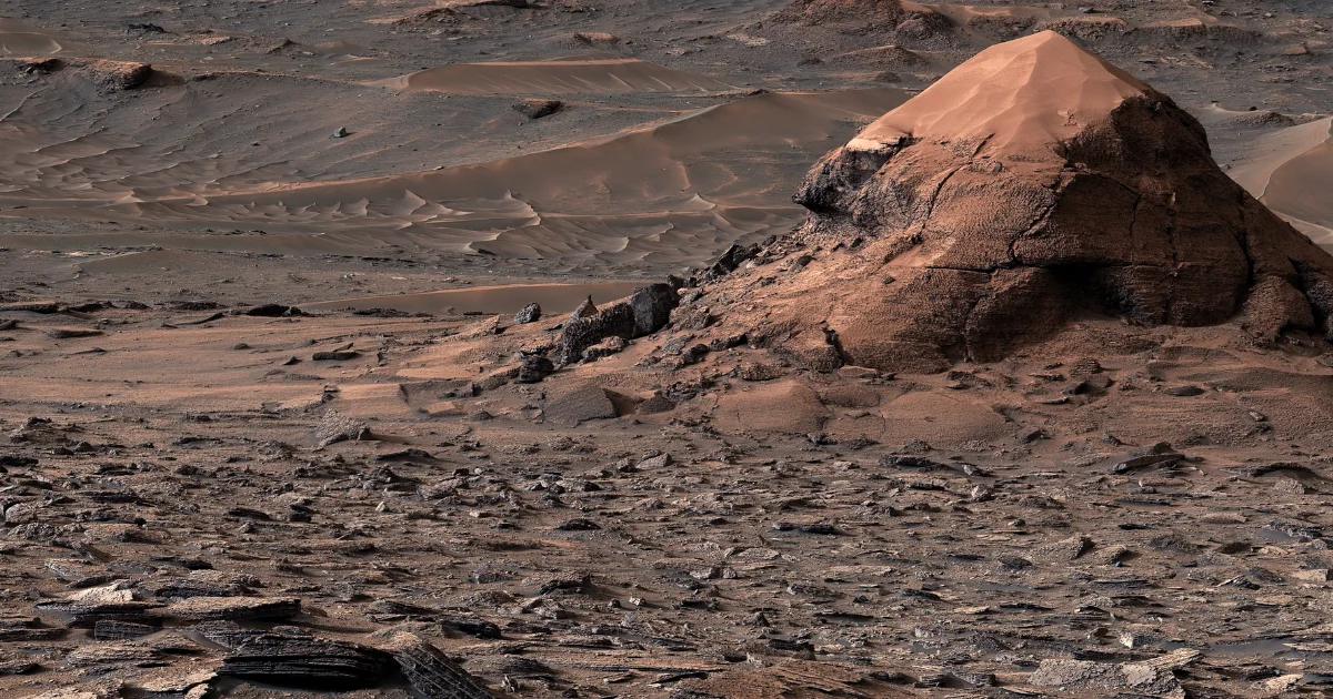Martian Horizons: Curiosity Captures Miraflores Butte and Honeycomb Terrain in Stunning Panoramas