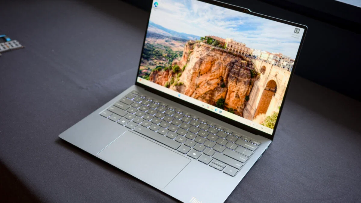 Lenovo's Featherweight AeroBlade Points to a Fanless, Sub-2-Pound Laptop Era